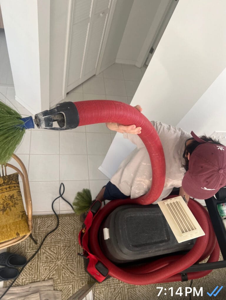 HVAC vent and duct cleaning service photo